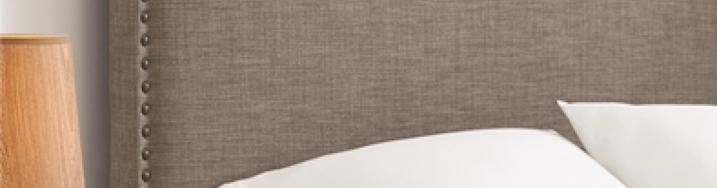 A Comparison of Strutted and FloorStanding Headboards